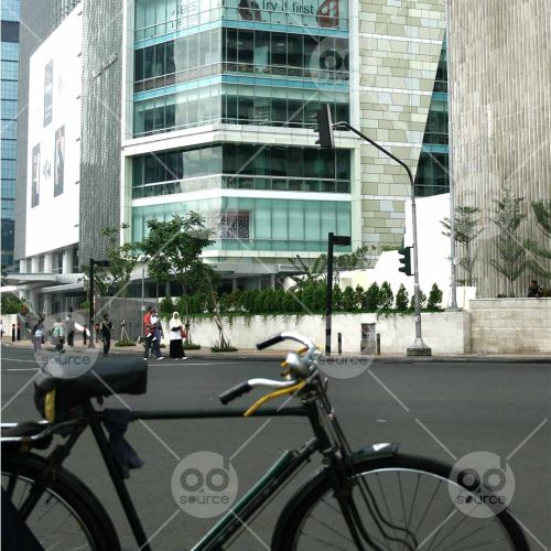 INW010722027_Building on a Foreground_Free