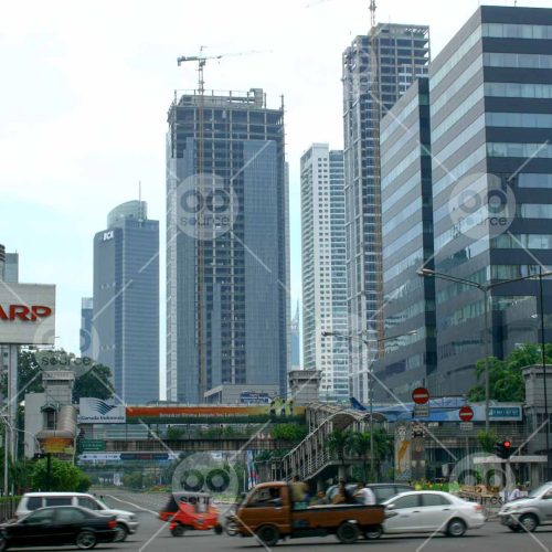 INW010722032_Jakarta Skyscraper and Traffic_Free
